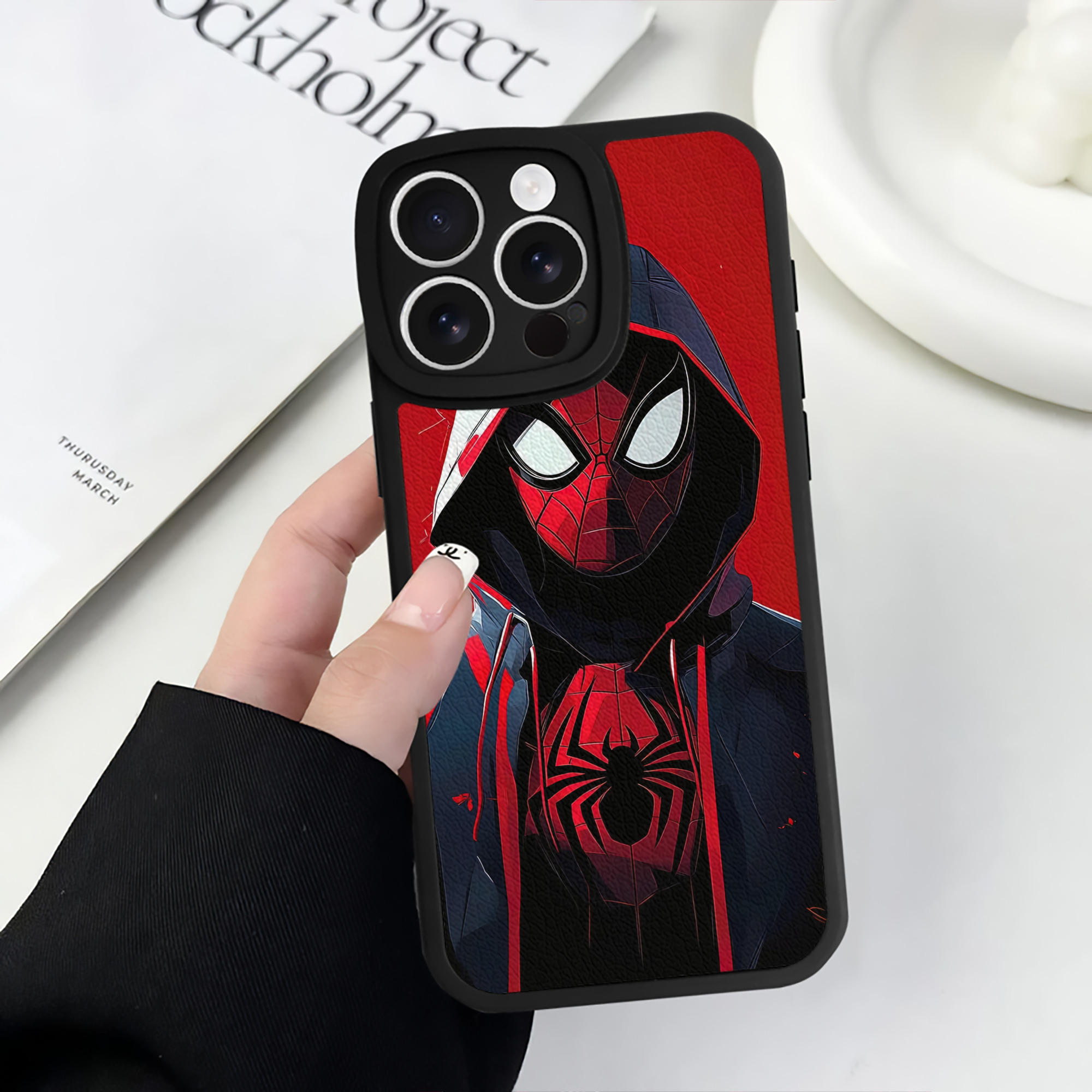 Spider Man スパイダーマン 【iPhone 16シリーズ対応】シリコンスマホケース（レザー調） 材質：シリコン